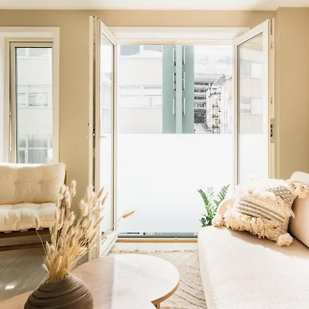 Stay Urban - Stylish Scandinavian Gem With French Balcony Bergen Exteriör bild