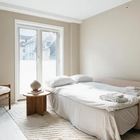 Stay Urban - Stylish Scandinavian Gem With French Balcony Bergen Exteriör bild