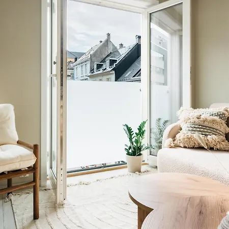 Stay Urban - Stylish Scandinavian Gem With French Balcony Bergen Exteriör bild