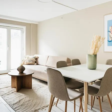 Stay Urban - Stylish Scandinavian Gem With French Balcony Bergen Exteriör bild